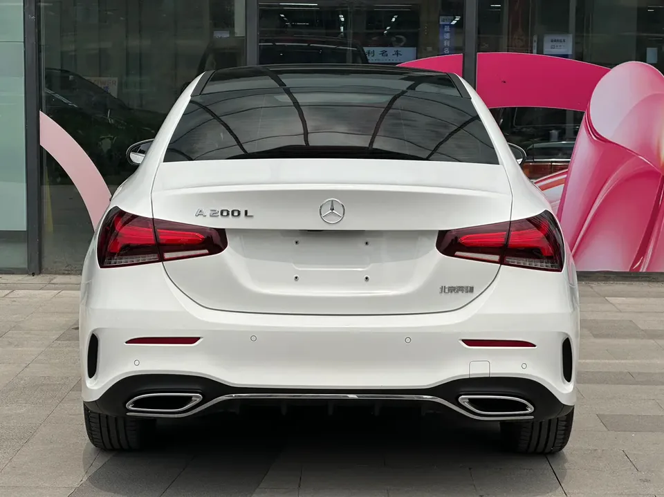 Mercedes-Benz Mercedes Benz A Class second facelift A 200 L sports sedan fashion version 2023 — миниатюра 2