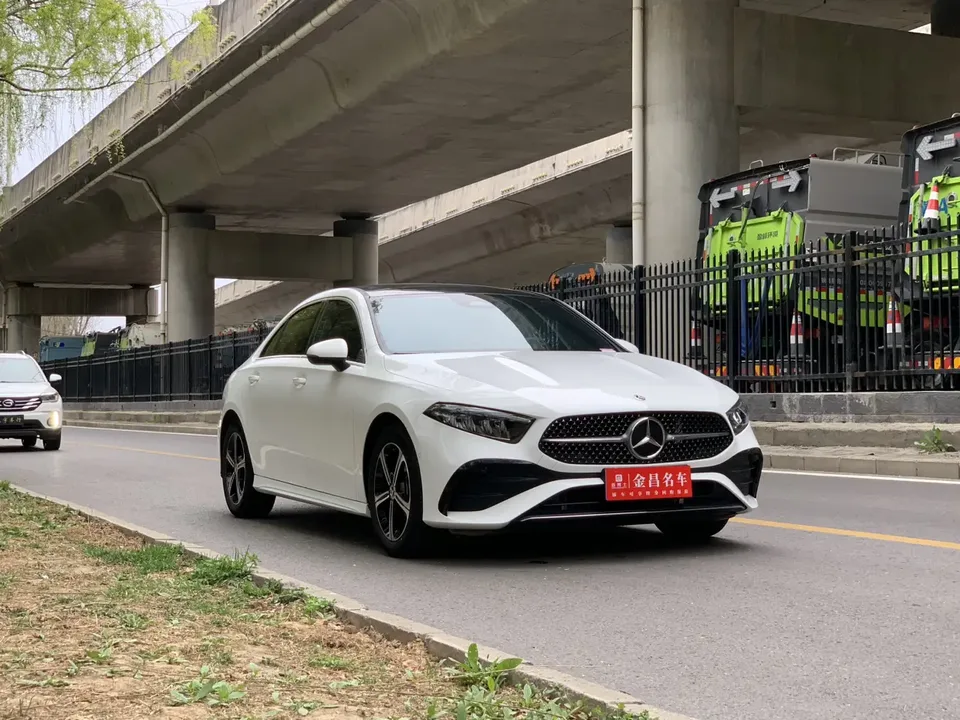 Mercedes-Benz Mercedes Benz A Class Mercedes-Benz A-Class 2023 A 200 L Sports Sedan Fashion Edition 2023 — миниатюра 3