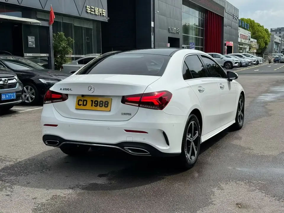 Mercedes-Benz Mercedes Benz A Class Mercedes-Benz A-Class 2023 A 200 L Sports Sedan Fashion Edition 2023 — миниатюра 2