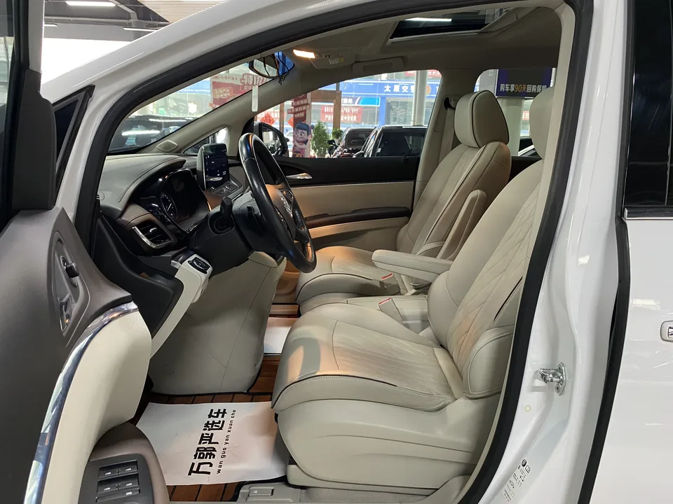 Buick GL8 GL8 2022 Buick GL8 2022 Land Business Class 652T Luxury Edition 2022 — thumbnail 4
