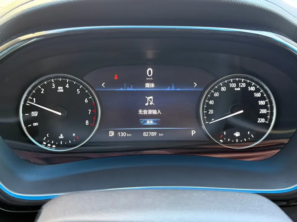 Buick GL8 Land Business Class 2.0T Luxury Edition 2023 — thumbnail 3