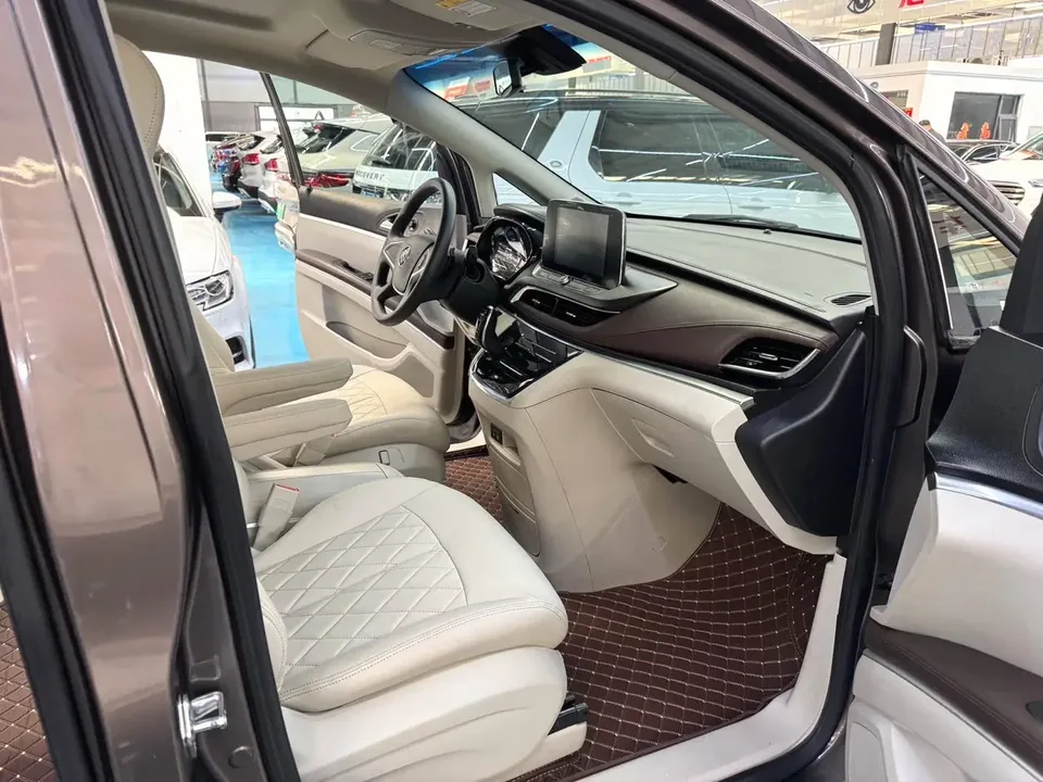 Buick GL8 GL8 2023 Buick GL8 2023 Land Business Class 2.0T Comfort Edition 2023 — миниатюра 3