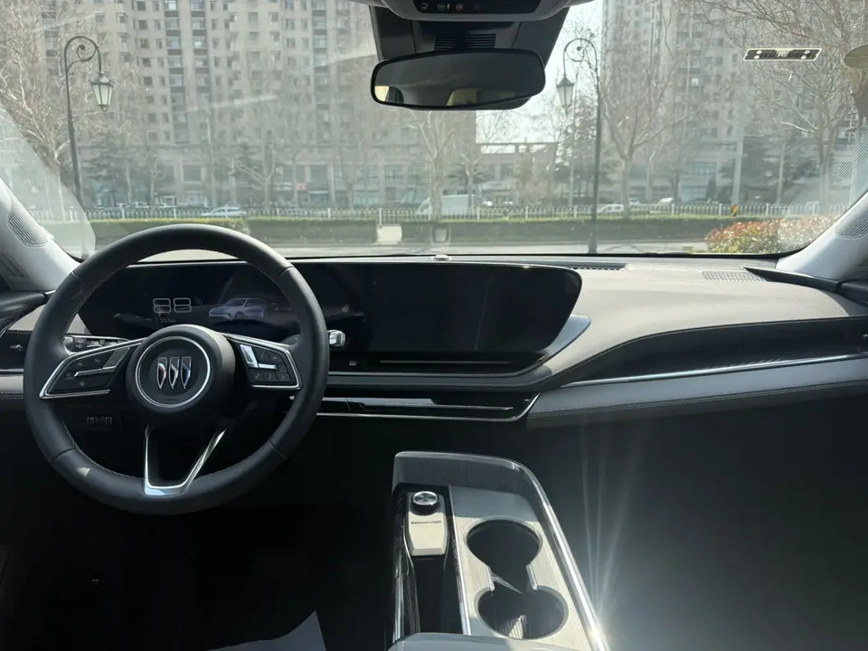 Buick E5 620KM Premium Edition 2025 — миниатюра 5