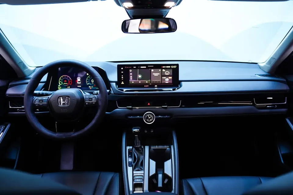 Honda Inspire 260TURBO Exquisite Edition 2023 — миниатюра 2
