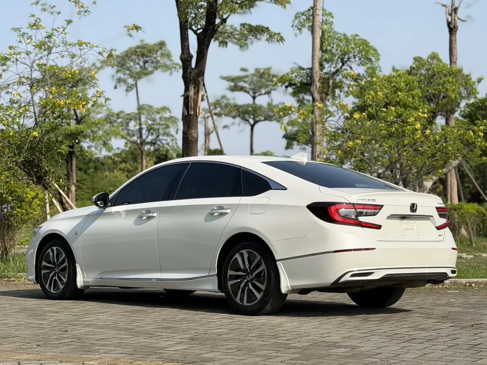 Honda Accord 2022 Accord Hybrid 2.0L Cool Edition 2023 — миниатюра 2