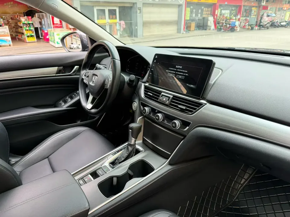 Honda Accord Accord 2022 260TURBO Deluxe Edition 2022 — миниатюра 2