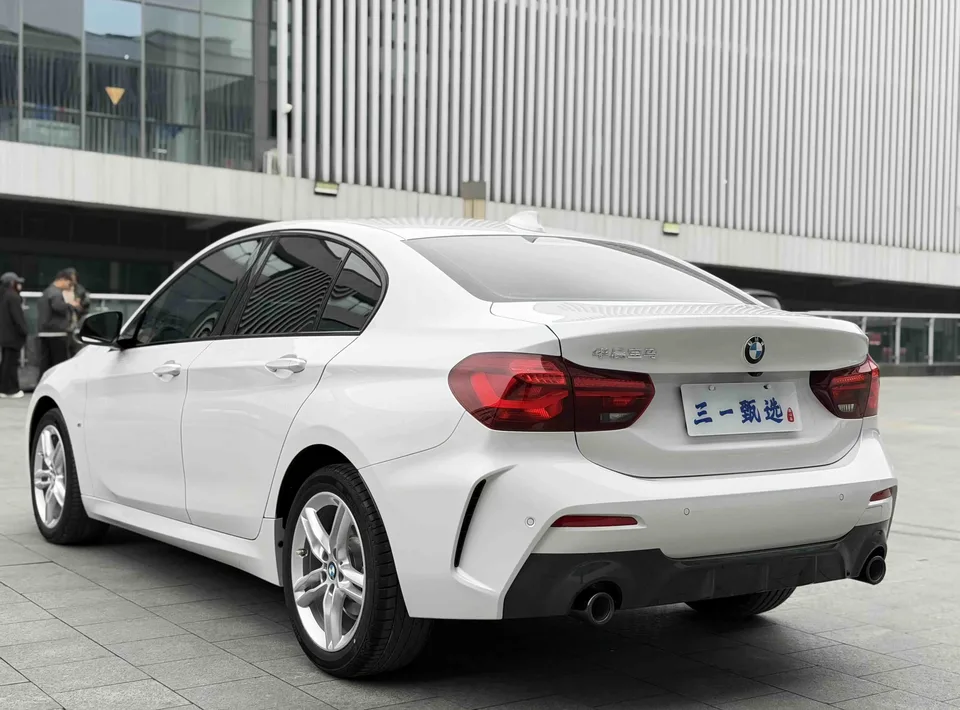 BMW 1 Series BMW 1 Series 2023 120i M Sport Night Edition 2023 — миниатюра 2