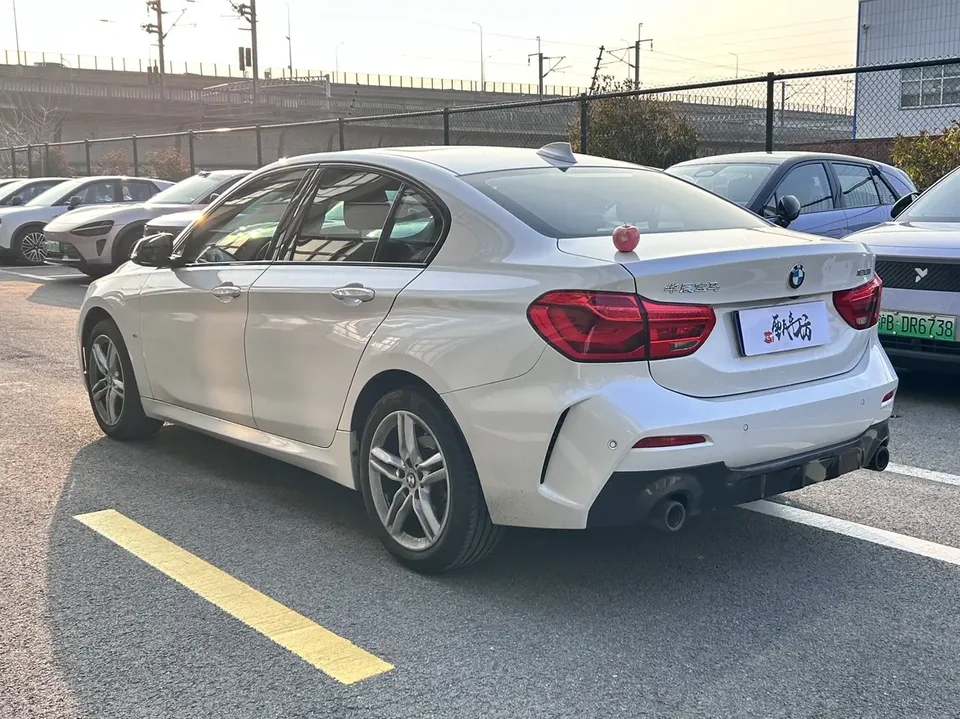 BMW 1 Series BMW 1 Series 2023 120i M Sport Edition 2022 — миниатюра 2