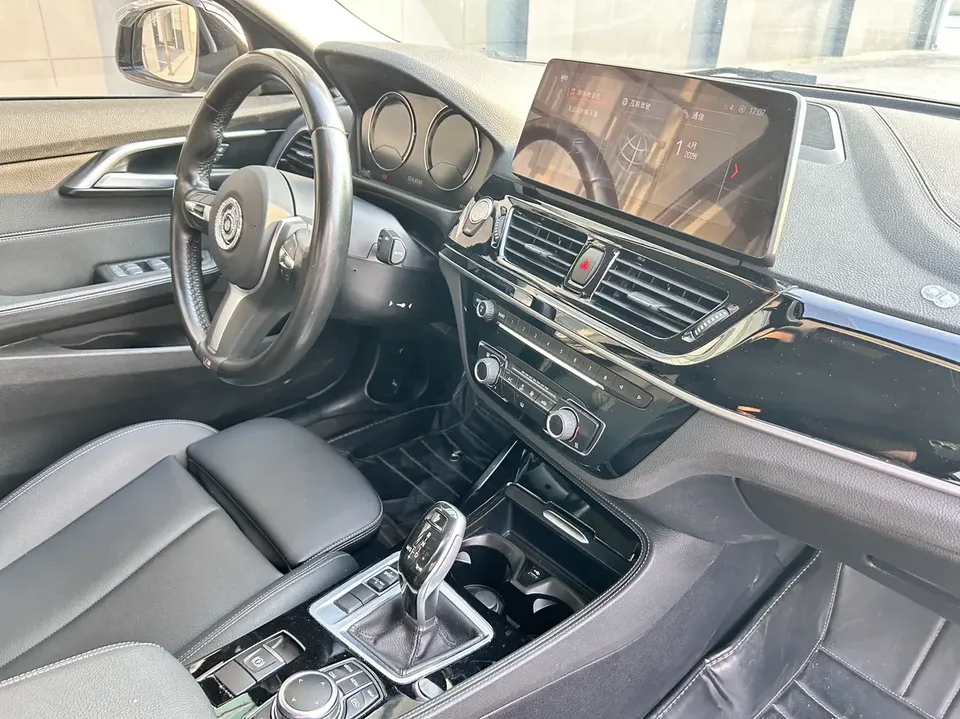 BMW 1 Series BMW 1 Series 2023 120i M Sport Edition 2022 — миниатюра 4