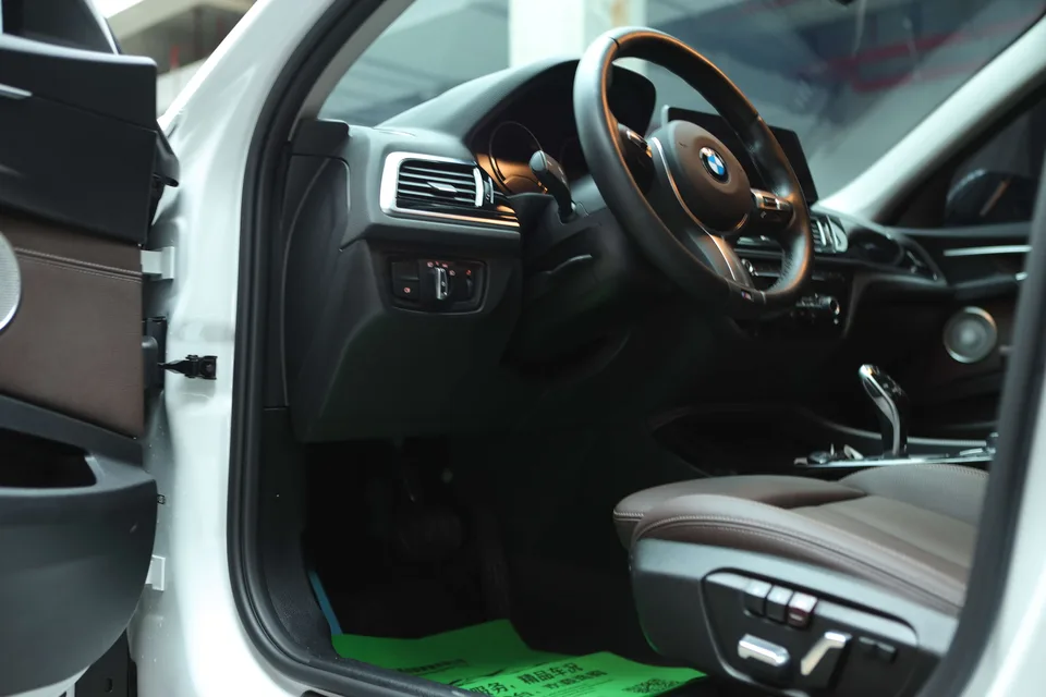 BMW 1 Series BMW 1 Series 2023 120i M Sport Night Edition 2023 — миниатюра 4