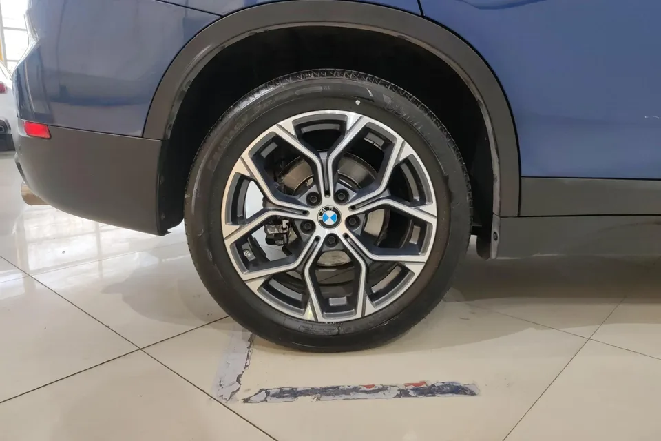 BMW X1 BMW X1 2022 sDrive25Li Leading Model 2023 — thumbnail 3
