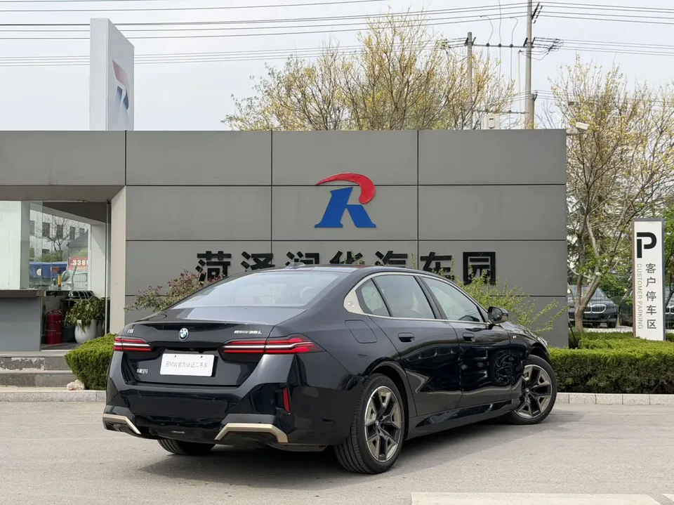 BMW i5 BMW i5 2024 eDrive35L M Sport Package 2025 — thumbnail 2