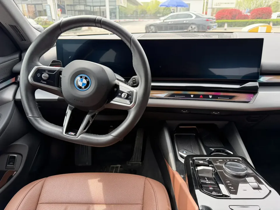 BMW i5 BMW i5 2024 eDrive35L M Sport Package 2025 — thumbnail 3