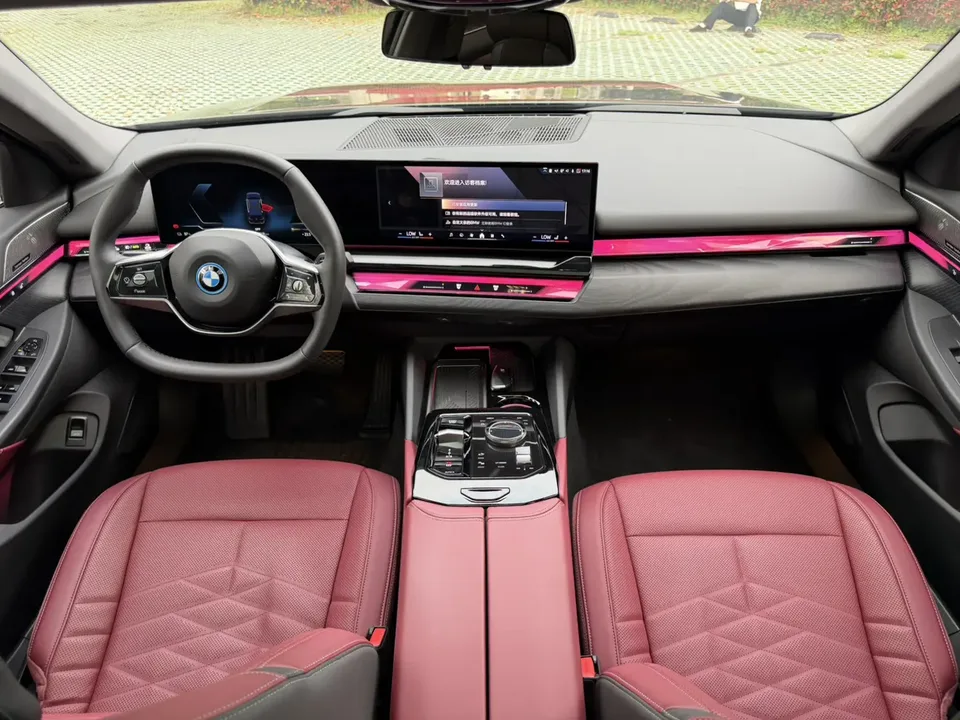 BMW i5 BMW i5 eDrive35L Luxury Package 2024 — thumbnail 3