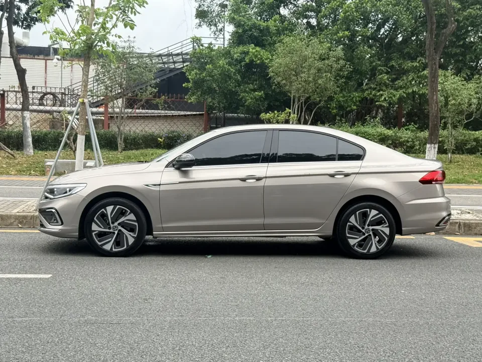 Volkswagen Bora 300TSI DSG Premium Edition 2023 — миниатюра 3