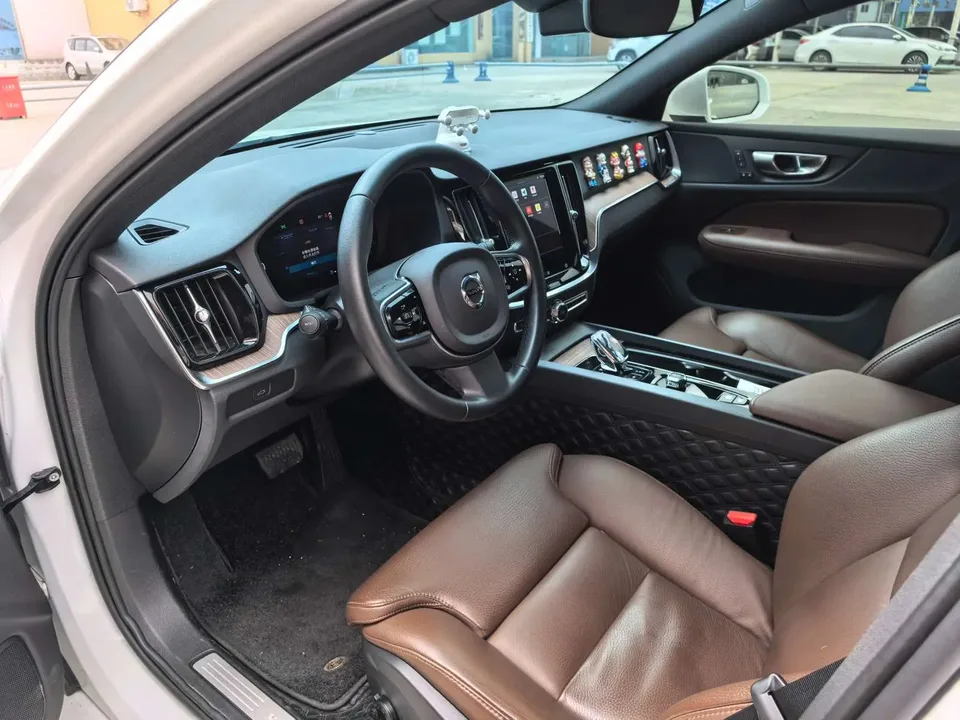 Volvo S60 Volvo S60 2023 B4 Zhiyuan Luxury Edition 2023 — миниатюра 5