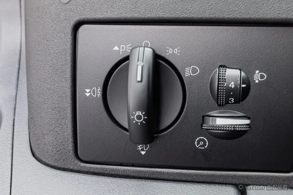 Ford New Generation Transit New Generation Transit 2019 2.2T Extended Axle Mid-Top Multifunctional 3-seater National VI 2022 — миниатюра 4