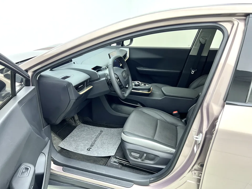 Toyota bZ3 Long Range Premium 2023 — миниатюра 5
