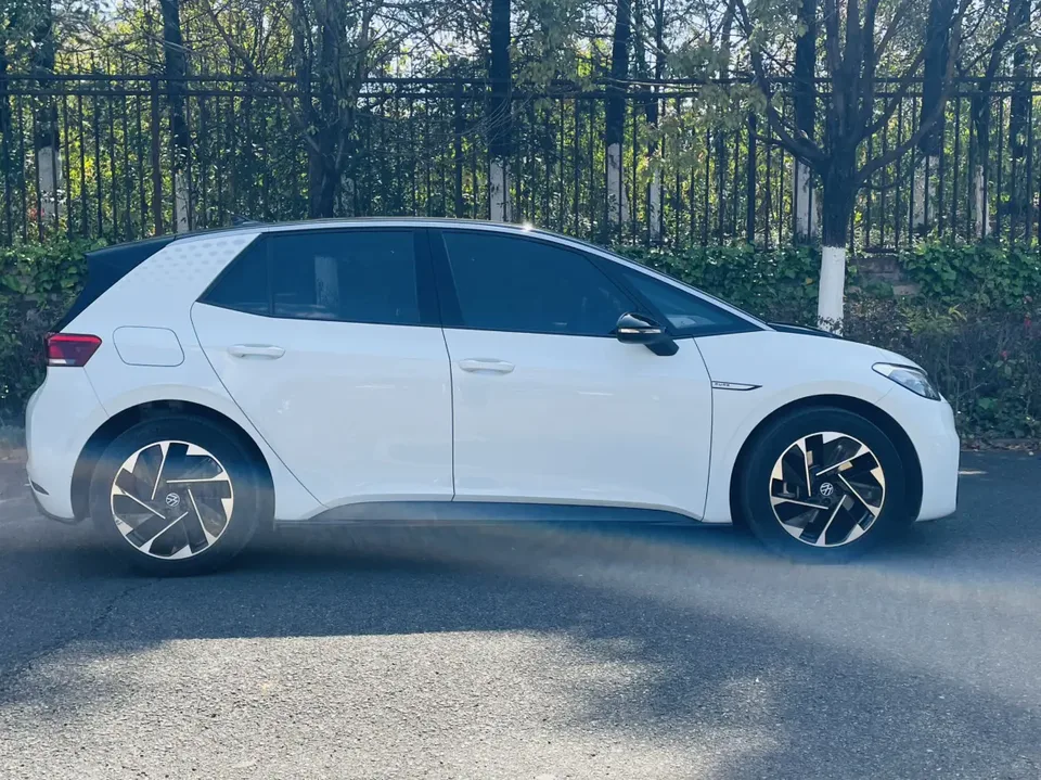Volkswagen ID.3 Upgraded Pure Smart Edition 2023 — миниатюра 2