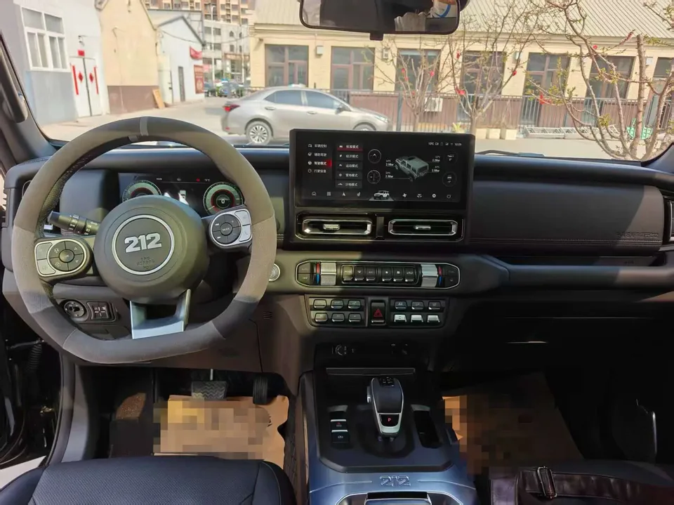 212 T01 2.0T Explorer 2025 — миниатюра 5