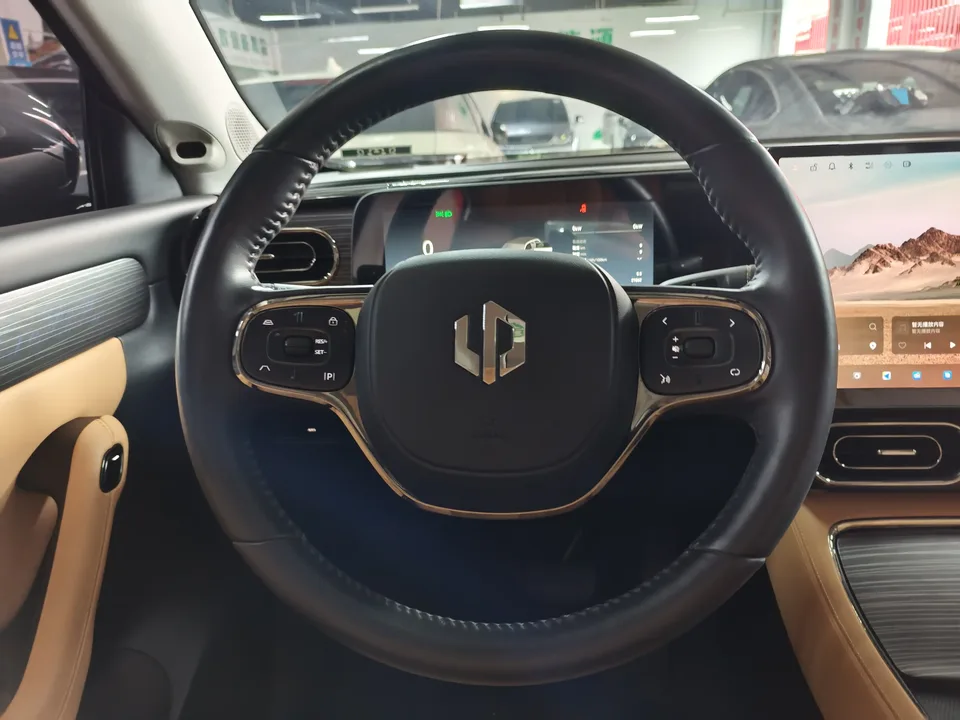 Leapmotor Zero running C11 Pure Electric 580 Premium Edition 2024 — миниатюра 3
