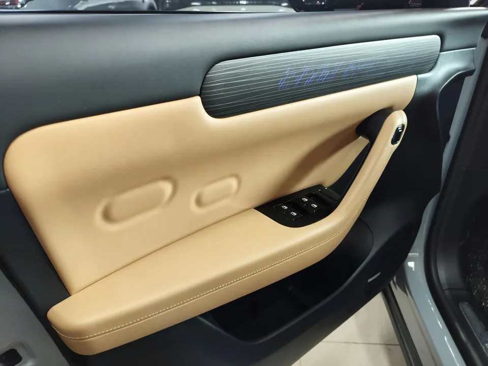 Leapmotor Zero running C11 Pure Electric 580 Premium Edition 2024 — миниатюра 4