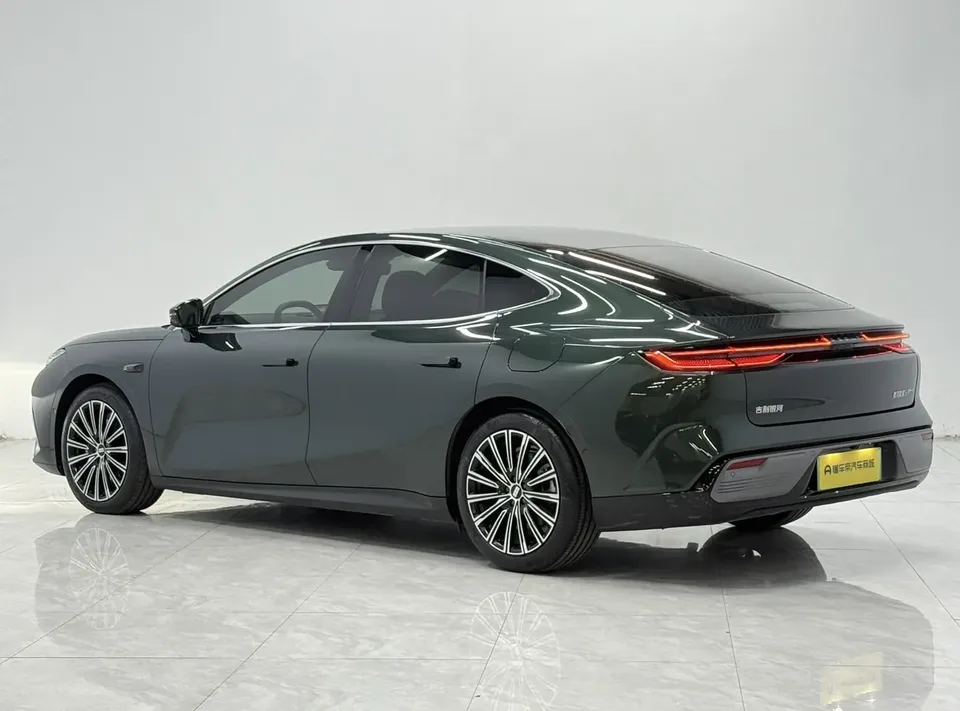 Geely Galaxy Star 8 PHEV 130km EM-P Starship Edition 2025 — миниатюра 2