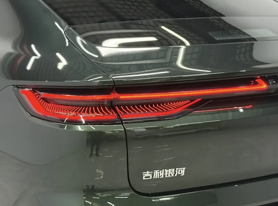Geely Galaxy Star 8 PHEV 130km EM-P Starship Edition 2025 — миниатюра 4