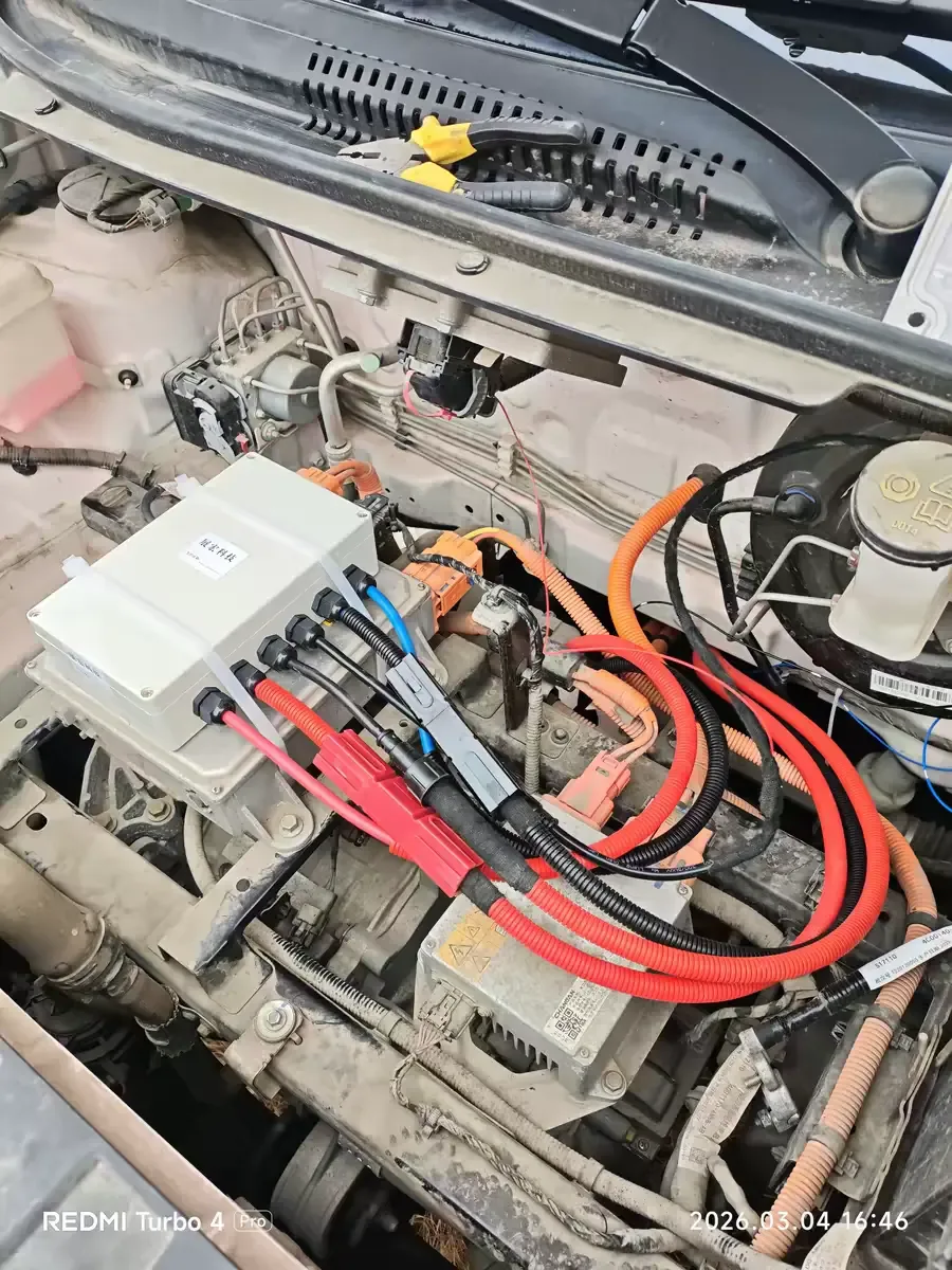 Geely Galaxy L6 1.5 EM-i DHT 140KM Starship Edition 2025 — миниатюра 2