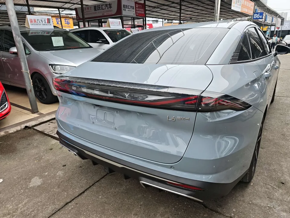 Geely Galaxy L6 1.5 EM-i DHT 140KM Starship Edition 2025 — миниатюра 4
