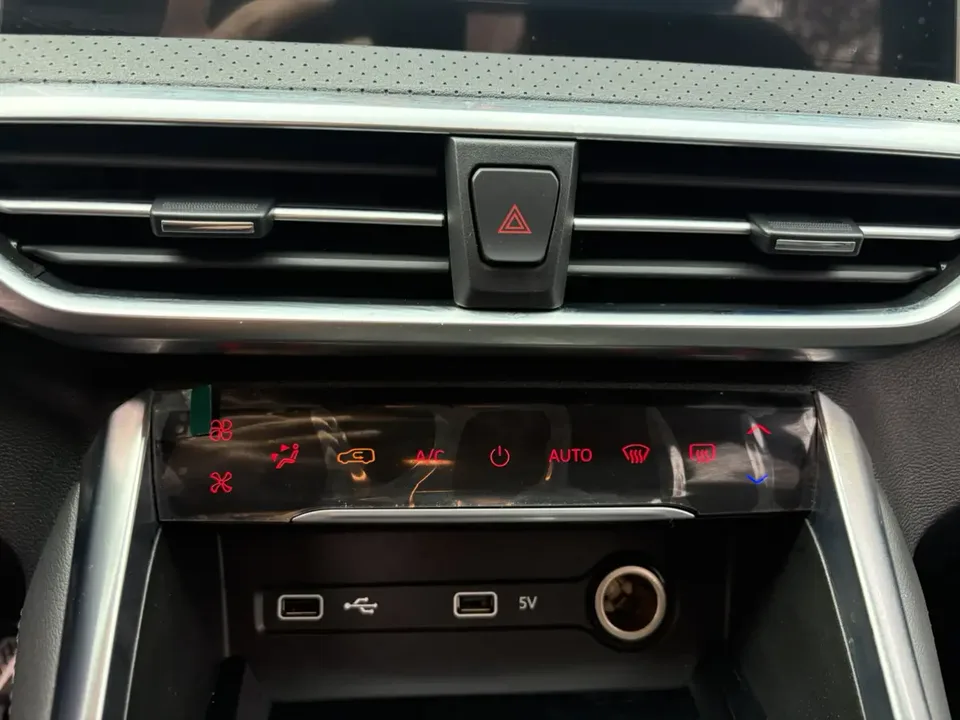 Datong Maxus G50 Maxus G50 2023 PLUS 1.5T Automatic Happiness Recommended Sailing Edition 2023 — thumbnail 4