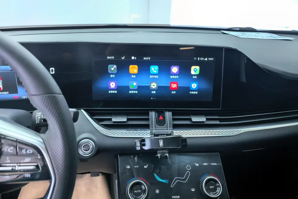 FAW Bestune B70 third generation 1.5T automatic premium version 2023 — миниатюра 3