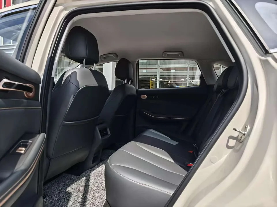 Baojun E6 Baojun E6 2026 500km Enjoy Edition 2025 — миниатюра 4