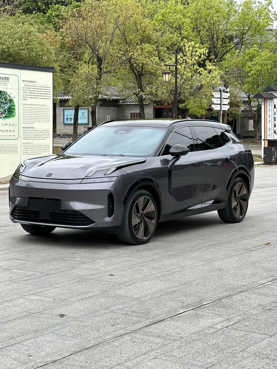 Lynk & Co 08 EM-P 08EM-P 2023 Limited Edition 2025 — photo 1, buy with delivery to Moscow