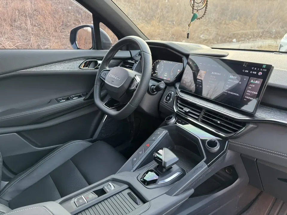 Lynk & Co 06 Lynk & Co 06 2023 Remix 1.5T Jin Pro 2023 — миниатюра 3