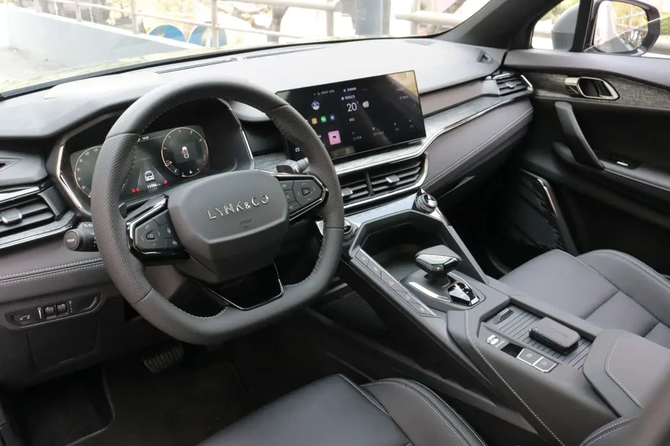 Lynk & Co 06 Lynk & Co 06 2023 Remix 1.5T Jin Pro 2023 — миниатюра 3