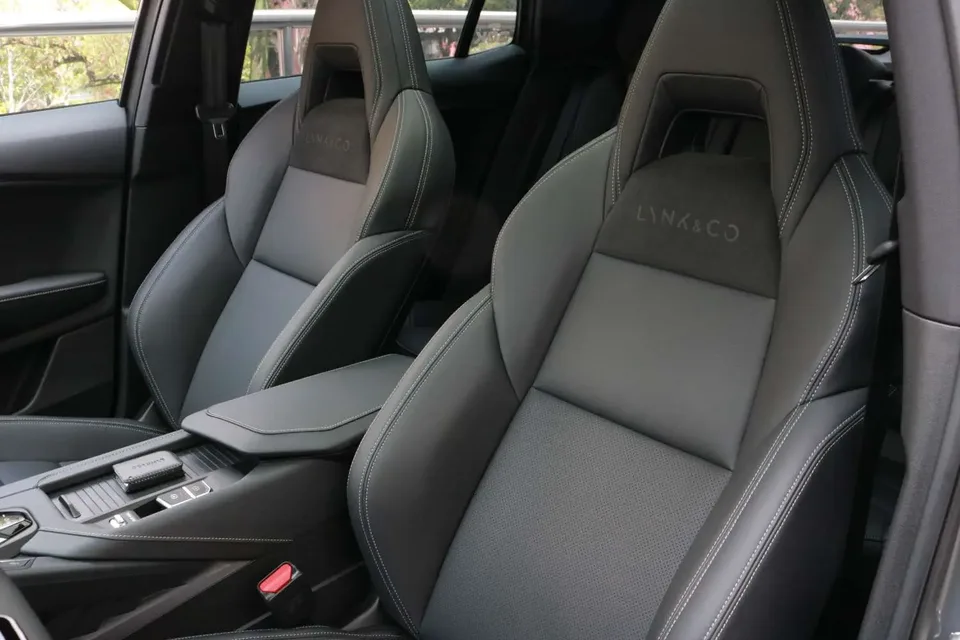 Lynk & Co 06 Lynk & Co 06 2023 Remix 1.5T Jin Pro 2023 — миниатюра 4