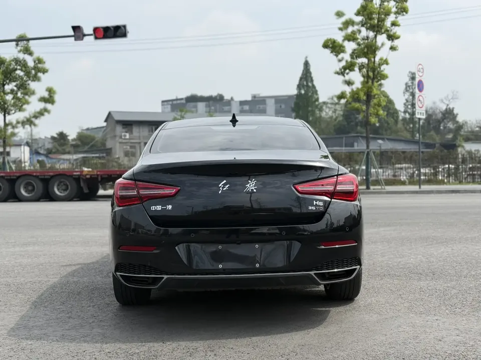 Hongqi H5 classic Hongqi H5 Classic 2022 Classic Model 1.8T Automatic Zhilianqichang Edition 2022 — миниатюра 2
