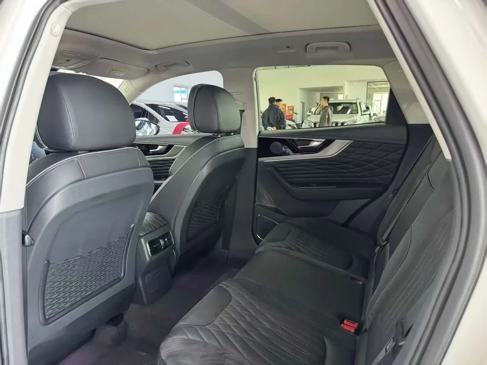 Hongqi HS5 2.0T Zhilian Qixiang 4WD Edition 2022 — миниатюра 3