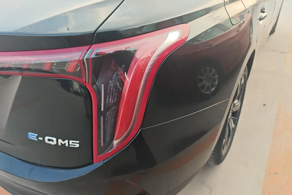 Hongqi E-QM5 Basic Travel Edition 2024 — миниатюра 4