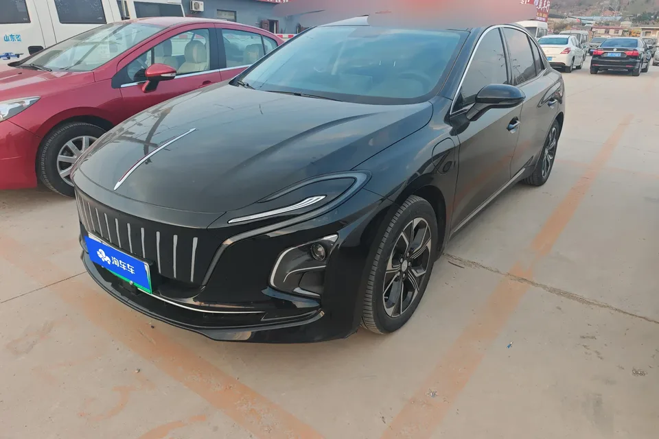 Hongqi E-QM5 2024