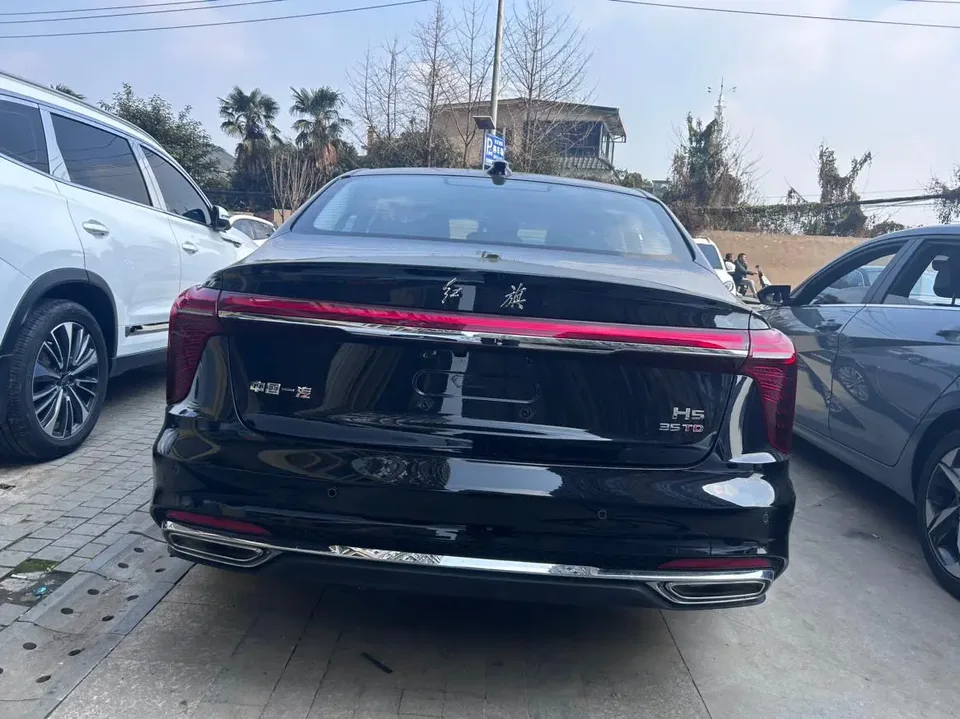 Hongqi H5 Hongqi H5 2025 1.5T DCT Flagship 500,000th Commemorative Edition 2025 — миниатюра 2