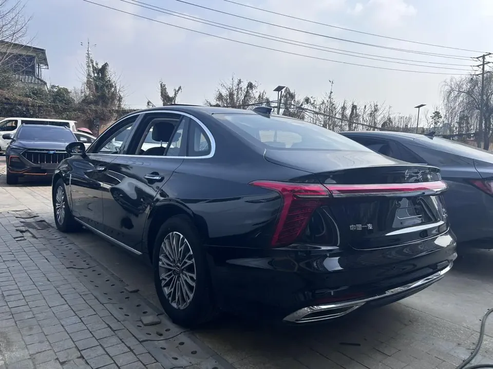 Hongqi H5 Hongqi H5 2025 1.5T DCT Flagship 500,000th Commemorative Edition 2025 — миниатюра 4