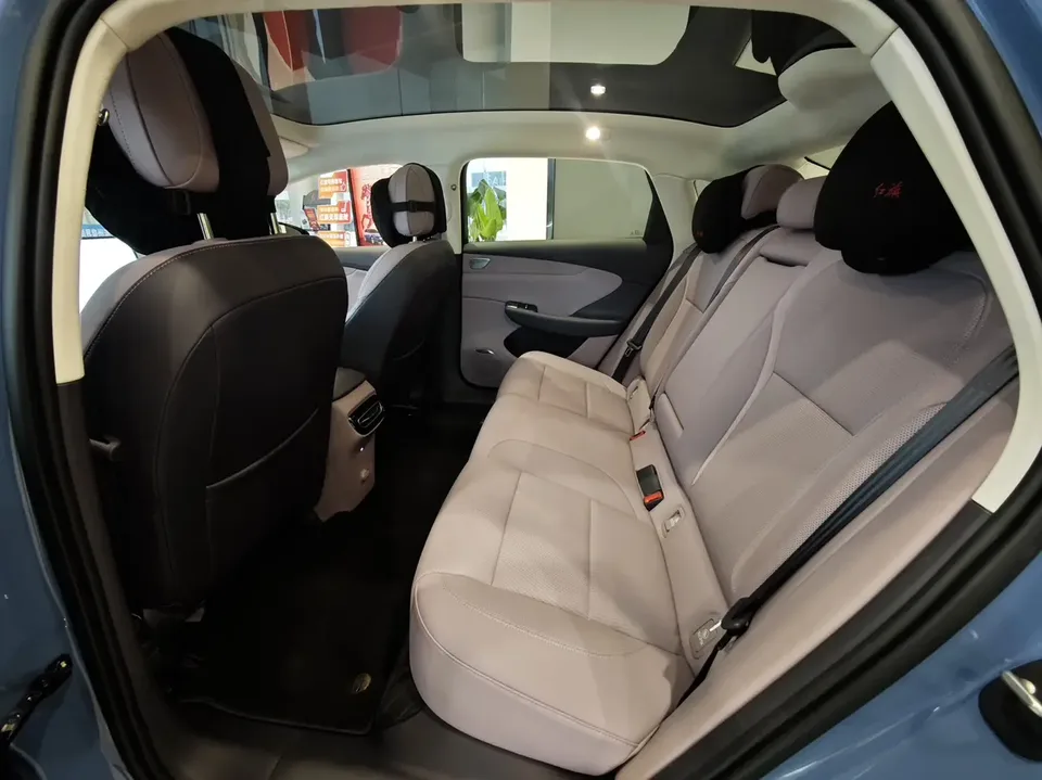 Hongqi Red Flag Tiangong 05 750 Edition 2025 — миниатюра 3