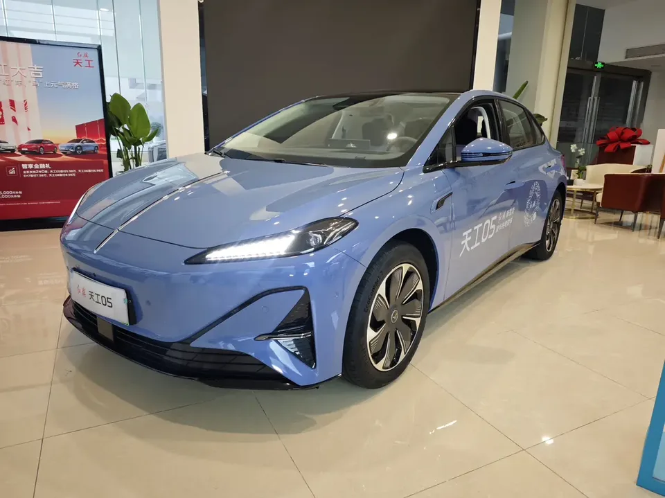 Hongqi Red Flag Tiangong 05 2025