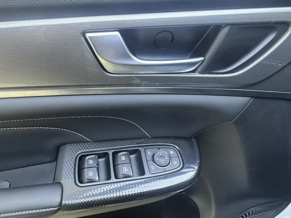 Haval M6 PLUS 1.5T DCT Luxury Smart Connected Edition 2022 — миниатюра 5