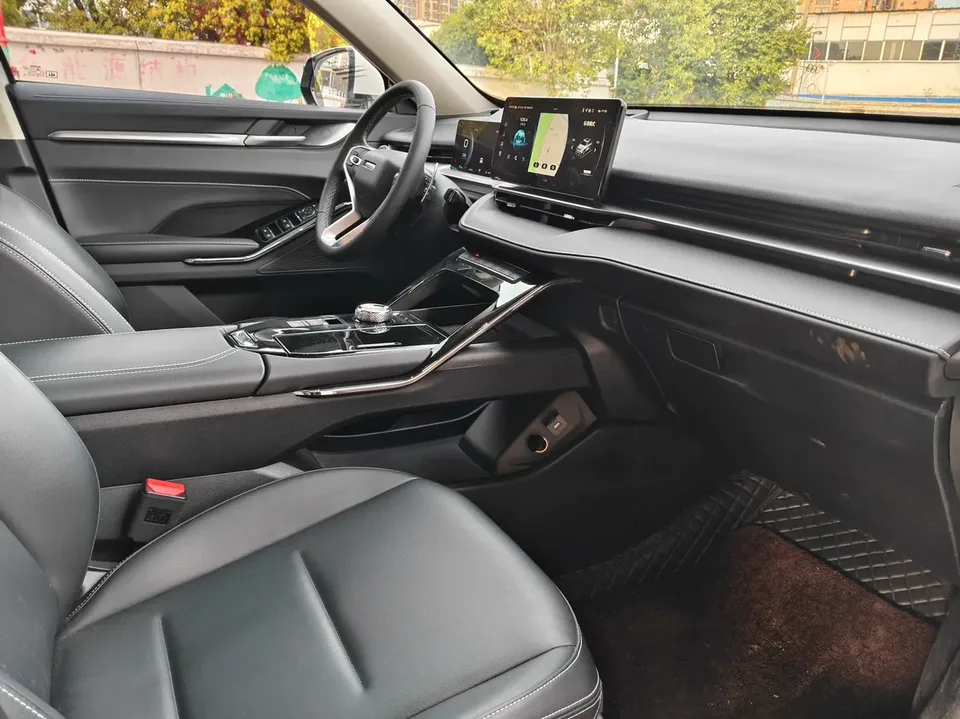 Haval H6 third generation 2.0T automatic two-wheel drive Max version 2024 — миниатюра 3
