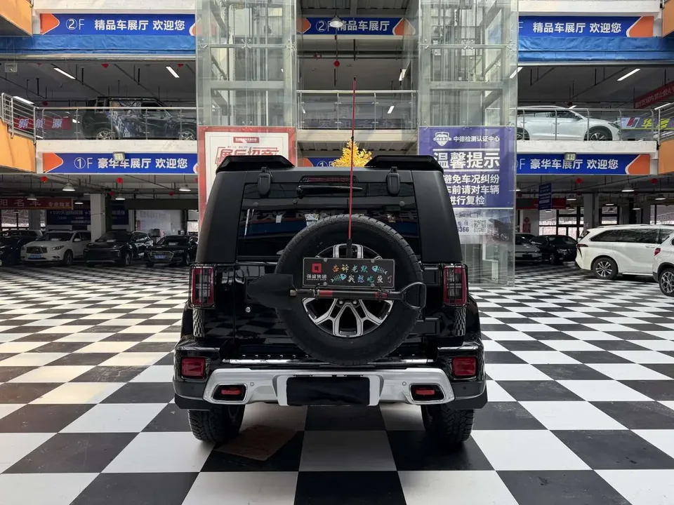 BAIC Beijing Off-road BJ40 Beijing Off-road BJ40 2023 2.0T Automatic 4WD City Hunter Edition Knight Edition 2022 — миниатюра 2