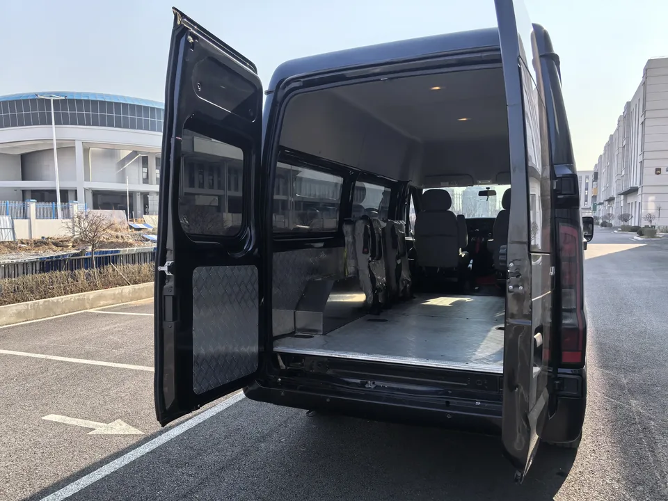 Jiangling Fushun Fushun 2022 2.0T diesel multi-functional passenger car center axis high roof 6-7 seats JX4D20A6H 2023 — thumbnail 2