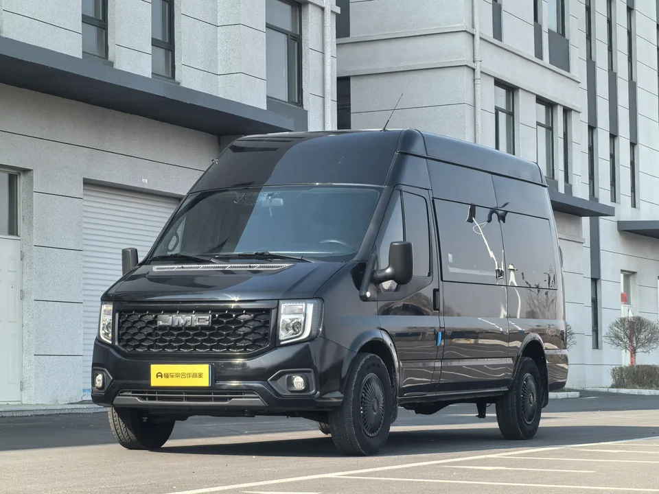 Jiangling Fushun Fushun 2022 2.0T diesel multi-functional passenger car center axis high roof 6-7 seats JX4D20A6H 2023 — photo 1, buy with delivery to Moscow